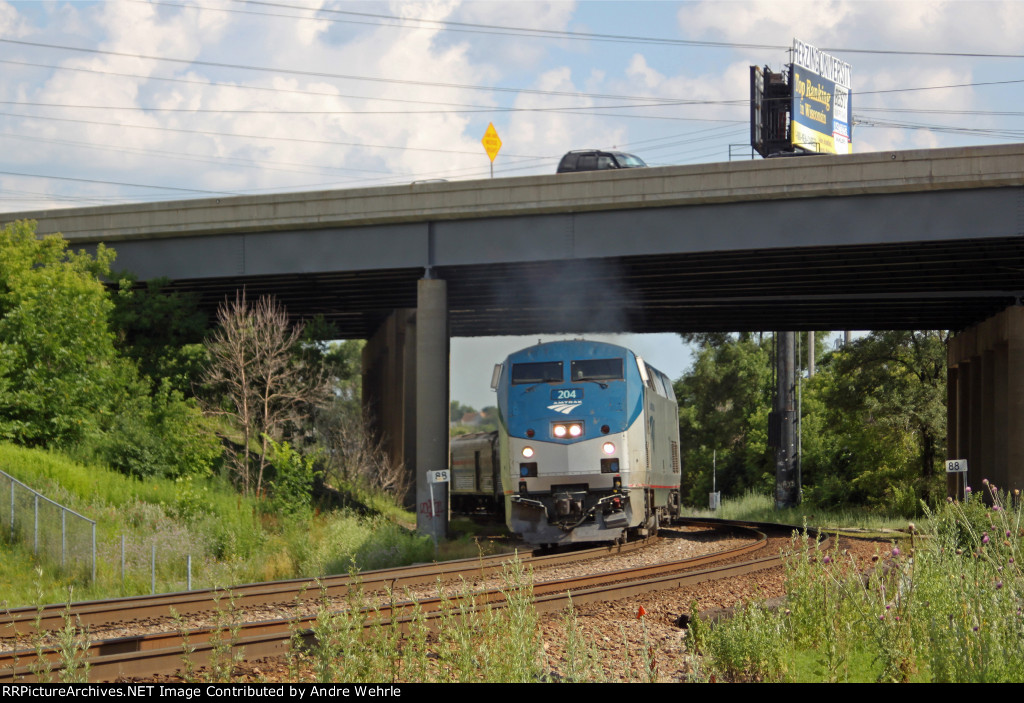 AMTK 204 rounds the curve and ducks under the Interstate leading an oversized #7